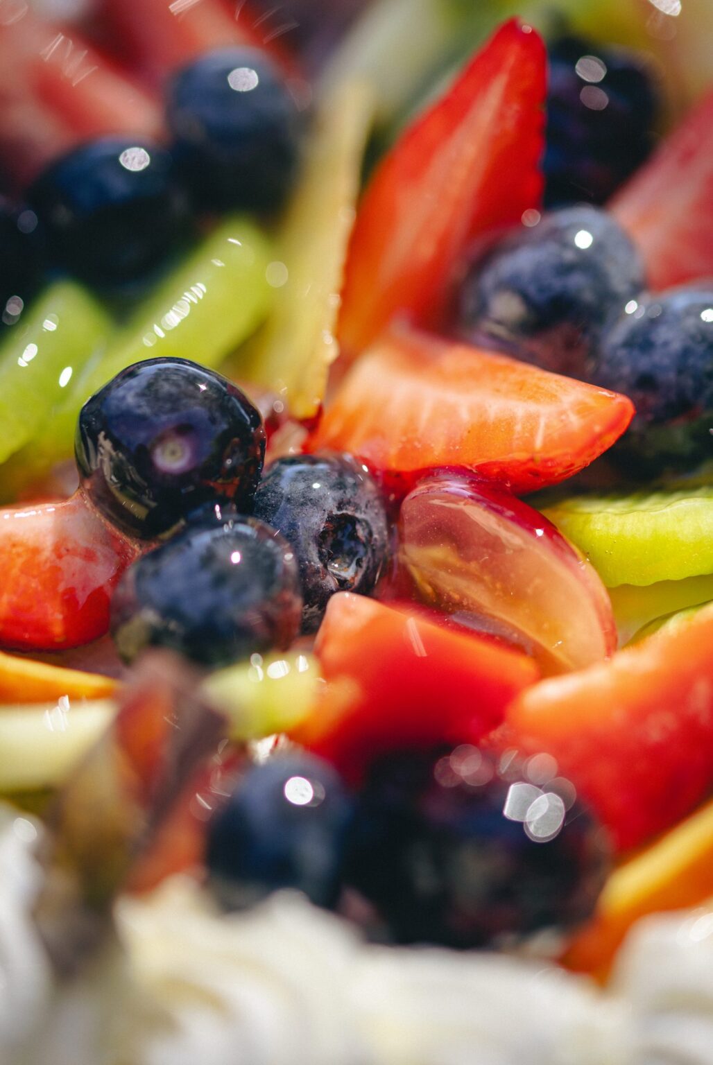 Dettaglio della frutta fresca sulla Delizia alla frutta