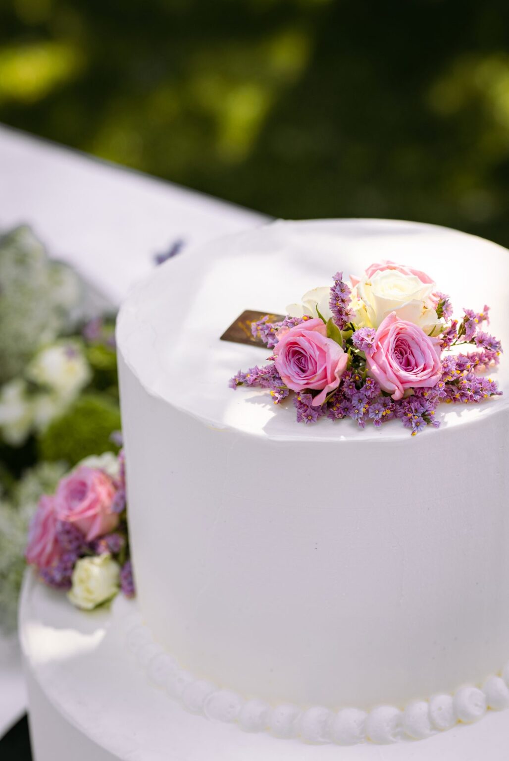 Piano superiore della Torta Monumentale con un bouquet di rose